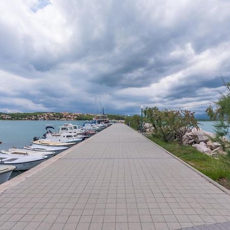 Apartment Luka Добринь Экстерьер фото